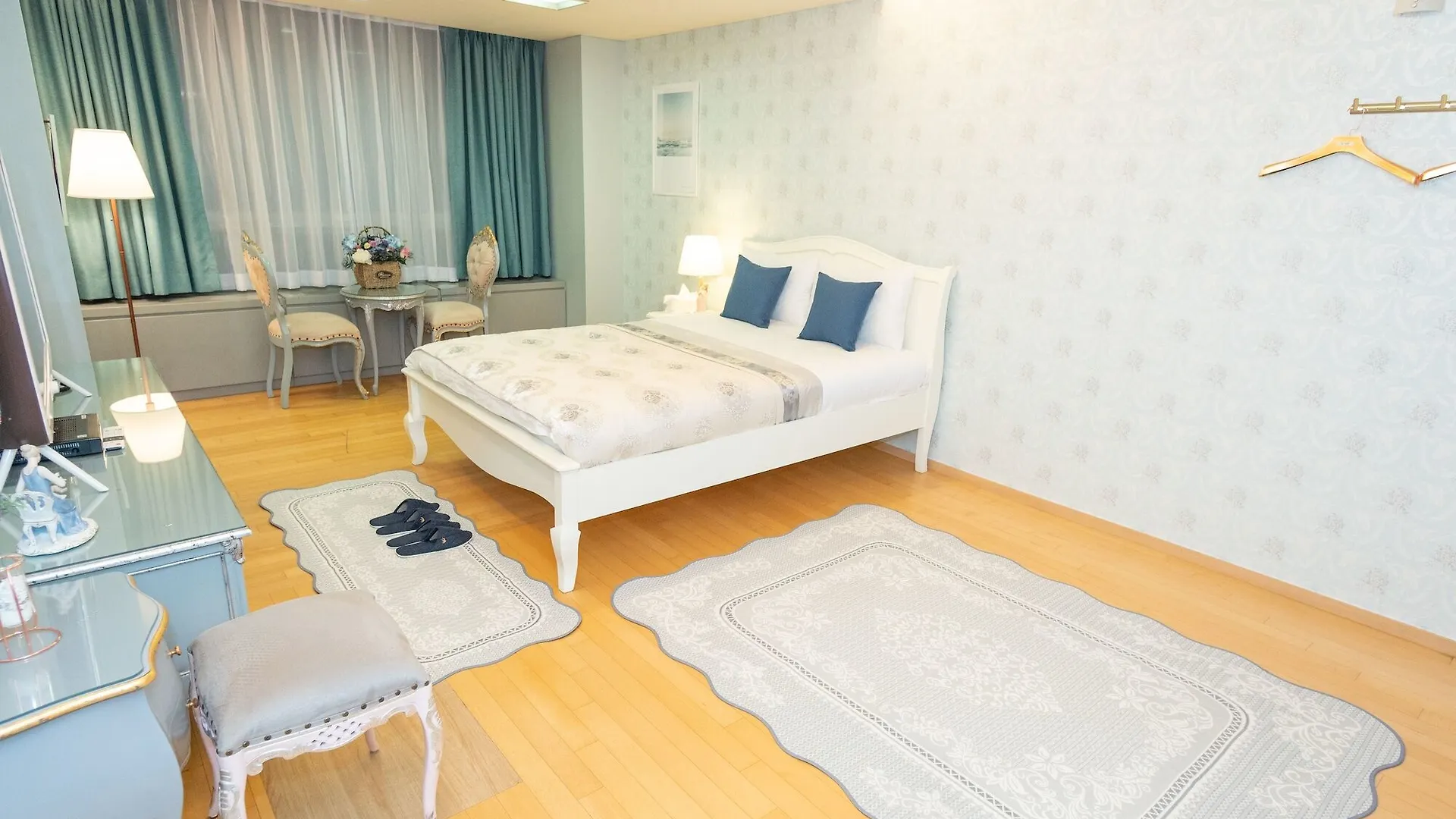 Airport Capsule Hotel Fly Me To The Moon Incheon South Korea